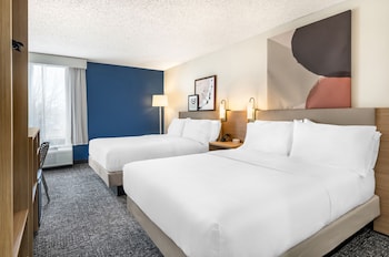 Room, 2 Queen Beds, Accessible (Mobility & Hearing, Roll-in Shower)