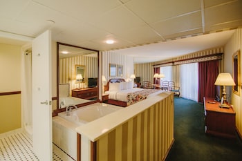 King Spa Room – 1 King & Spa Tub