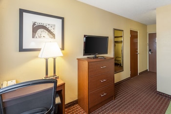 Standard Room, 1 Queen Bed