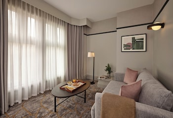 Grand Room with Sofabed