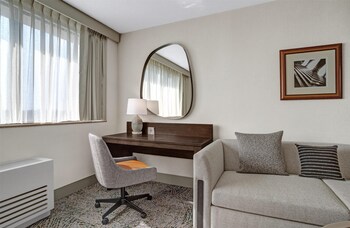 1 King Bed Oversized Room W/pullout Sofa