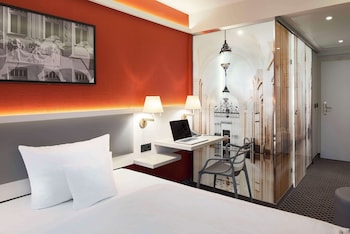Standard Room, 2 Twin Beds (Street View)