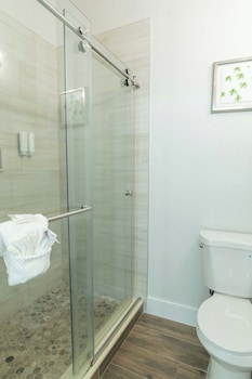 Suite, 1 King Bed with Sofa bed, Accessible, Non Smoking