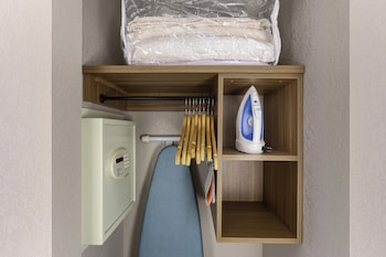 Room, 1 King Bed with Sofa bed (Study, Sofabed)