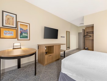 Room, 1 King Bed, Accessible, Bathtub