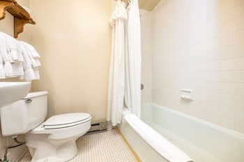 08 - Taylor Guest Room
