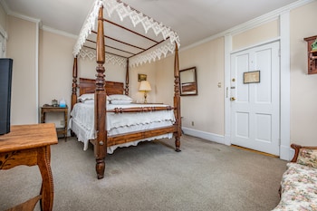 21 - Hite Guest Room