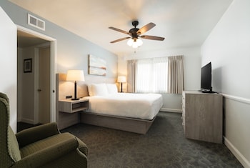 Harbor Pool Suite