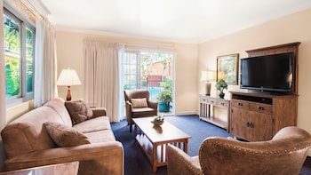 Harbor Pool Suite