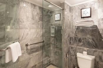 Deluxe Double Room, 1 King Bed, Partial Sea View