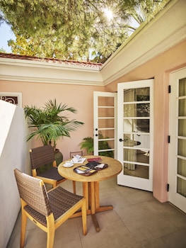 Grand Deluxe with Patio & Fireplace
