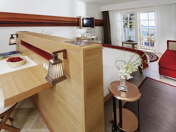 Deluxe Room, 1 King Bed, Sea View
