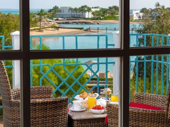 Deluxe Room, 1 King Bed, Lagoon View