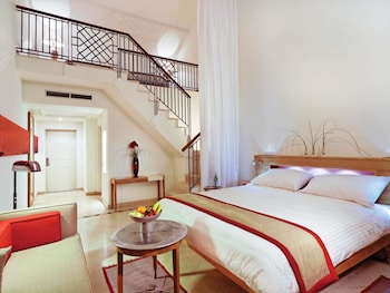 Family Room, 1 King Bed, Lagoon View