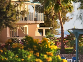 Family Room, 1 King Bed, Lagoon View
