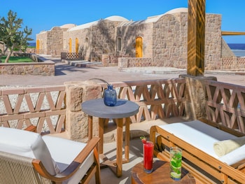 Superior Twin Room, 2 Twin Beds, Partial Sea View
