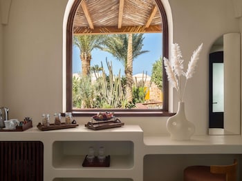 Superior Room, 1 Queen Bed, Garden View