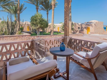 Superior Room, 1 Queen Bed, Partial Sea View