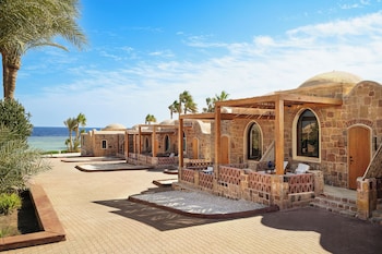 Superior Twin Room, 2 Twin Beds, Partial Sea View