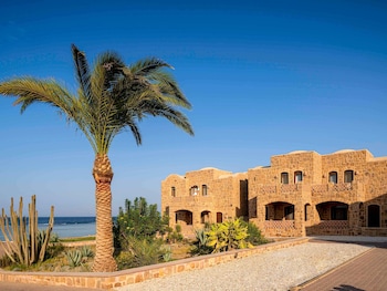Superior Room, 1 Queen Bed, Partial Sea View