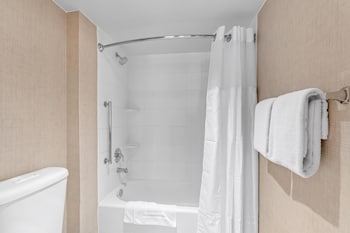 Suite, 1 Queen Bed with Sofa bed, Accessible (Hearing One Bedroom)