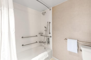 Room, 1 Queen Bed with Sofa bed, Accessible (Mobility Tub)