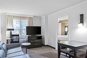 Suite, 1 Queen Bed with Sofa bed, Accessible (Hearing One Bedroom)