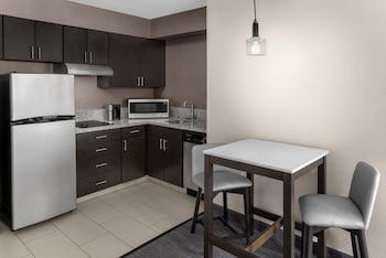 Suite, 1 Bedroom (Mobility/Hearing Accessible, Tub)