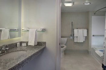 Suite, 1 Bedroom (Mobility/Hearing Accessible, Tub)