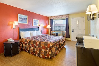 Room, 1 King Bed (Upstairs)