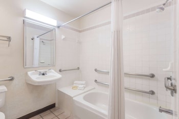 Room, 1 King Bed, Accessible, Non Smoking (Mobility/Hearing)