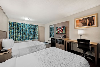 Standard Room, 2 Double Beds, Accessible, Poolside (Smoke Free)