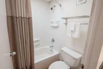 Deluxe Room, 1 King Bed, Non Smoking, Refrigerator