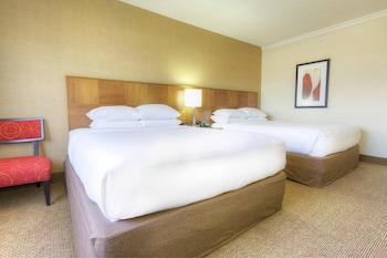 Room, 2 Queen Beds, Accessible (Roll-in Shower)