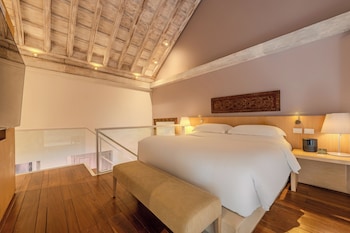 Premium Suite, 1 King Bed (Duplex, Colonial Area, Butler Service)