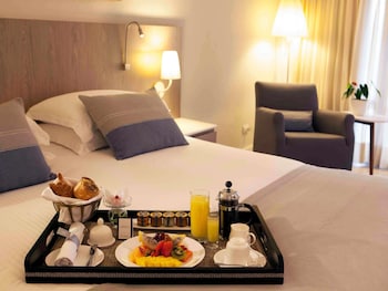 Classic Room, 1 King Bed (Interior view)