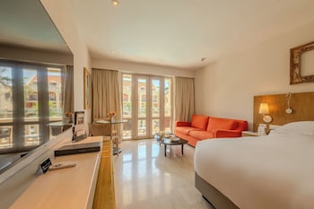 Superior Room, 1 King Bed, Balcony, Pool View