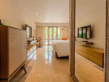 Classic Room, 1 King Bed (Interior view)