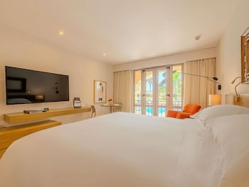 Classic Room, 1 King Bed (Interior view)