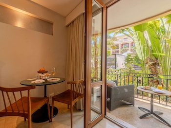 Superior Room, 1 King Bed, Balcony, Garden View