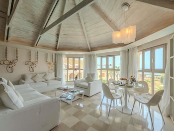 Suite, 1 King Bed, Ocean View (Legend Suite)