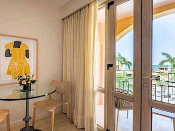 Superior Room, 1 King Bed, Balcony, Garden View