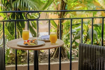 Superior Twin Room, 2 Twin Beds, Balcony, Garden View