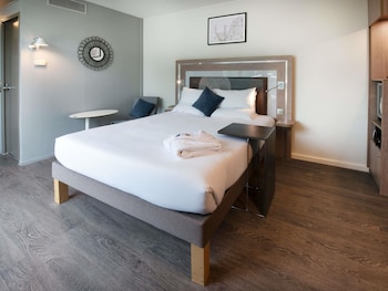 Superior Room, 1 Queen Bed with Sofa bed, Balcony