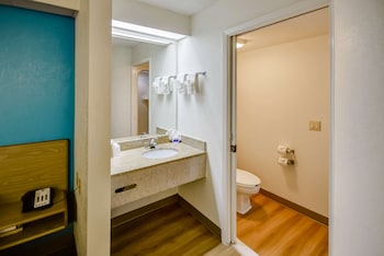 Standard Room, 1 King Bed, Smoking