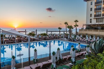 Deluxe Room, Pool View