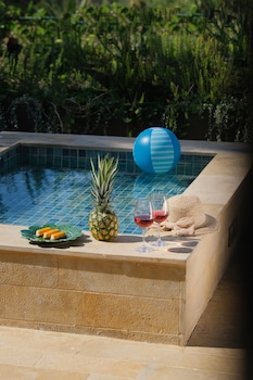 Garden Room with Outdoor tub