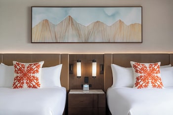 Room, 2 Double Beds, Golf View, Tower (Newly Renovated)
