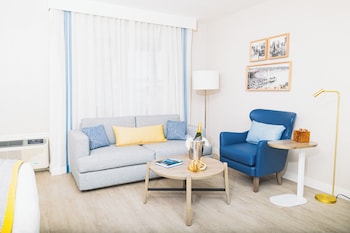 Deluxe Studio Suite, 1 King Bed with Sofa bed, Harbor View