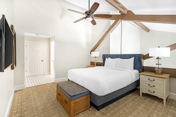 1 Bedroom King or Queen Loft Suite